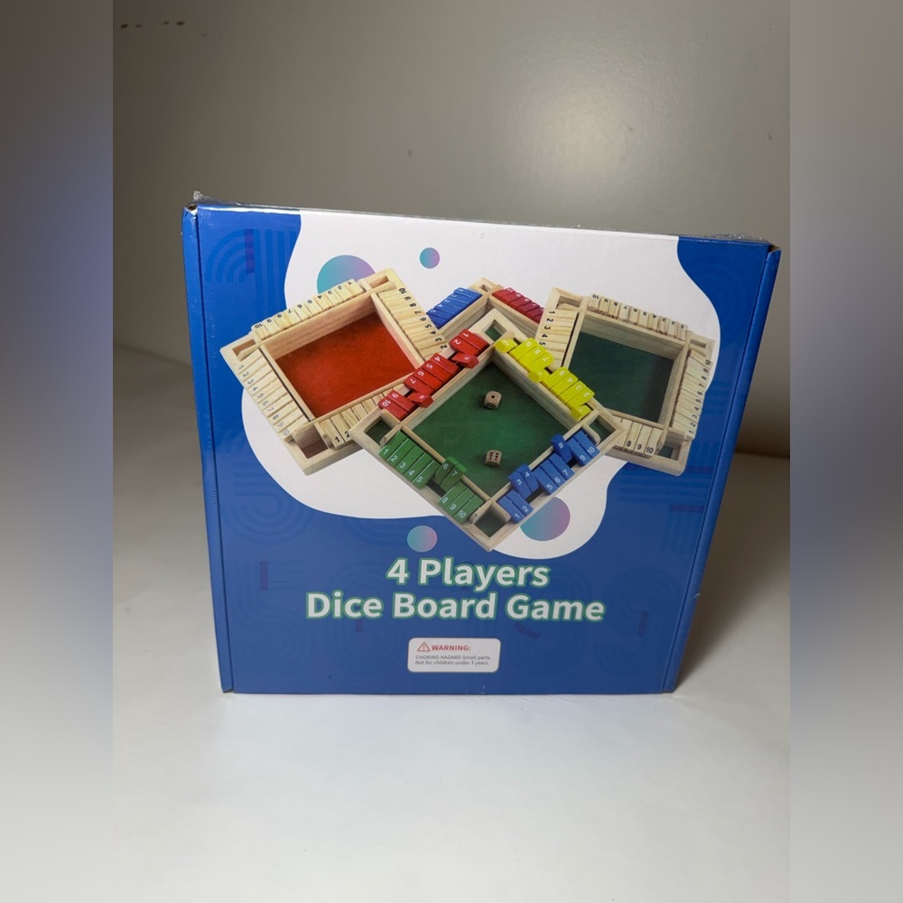 NWT 4 Players Dice Board Game with Multicolor Design